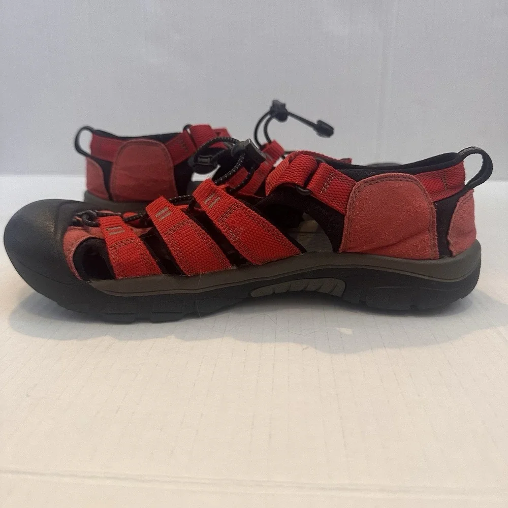 KEEN Newport H2 Sandal Red Big Kids Size 7Y EU 39 Men Women Water Shoes Outdoor